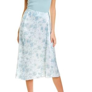 Vince Dahlia viscose/lenzene shirt size 2 fits like a 4. Like new.